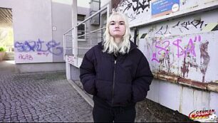 Fille qui se fait baiser par un chacal